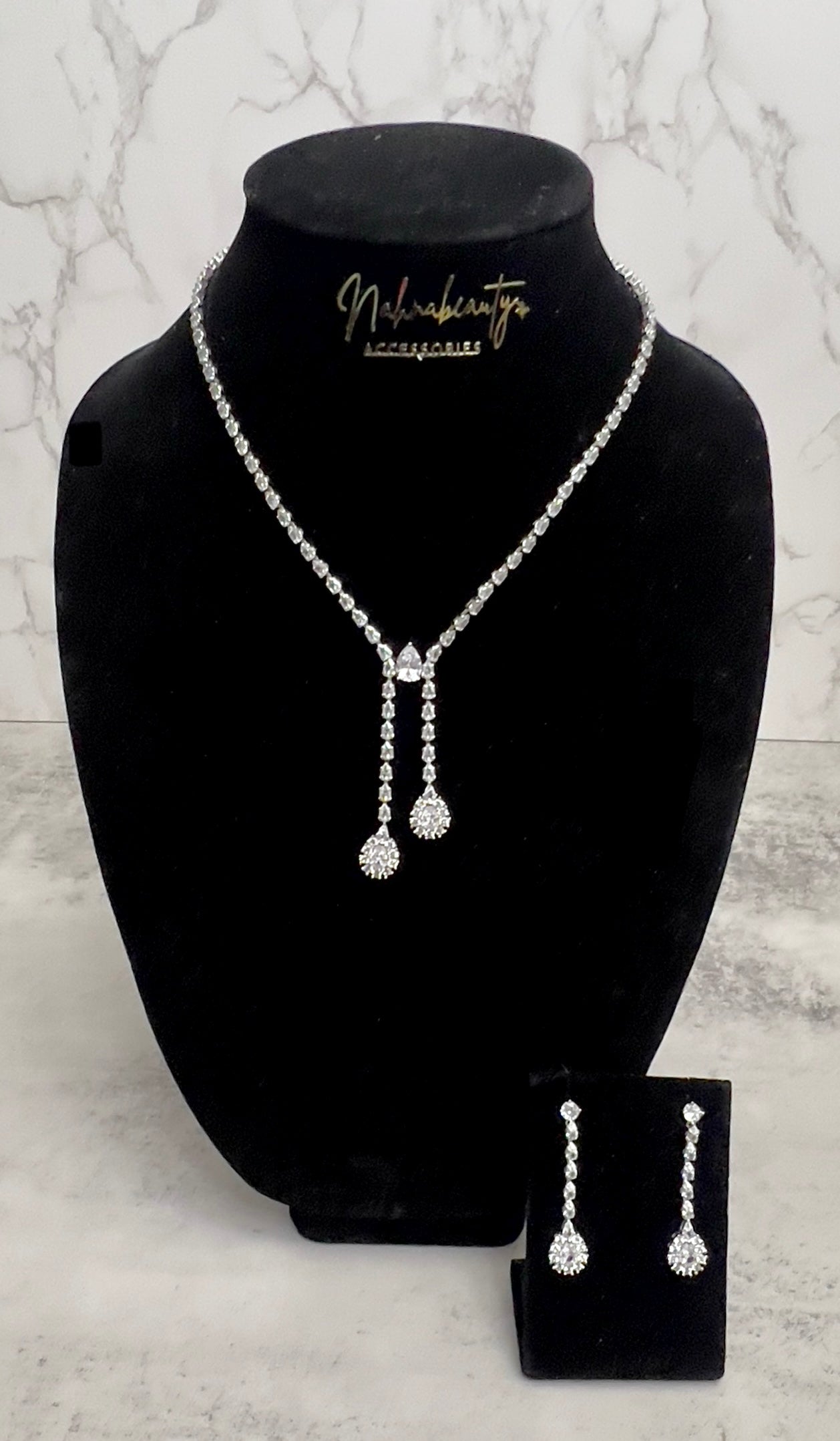 The Amika two  pcs Necklace and earring Jewelry set
