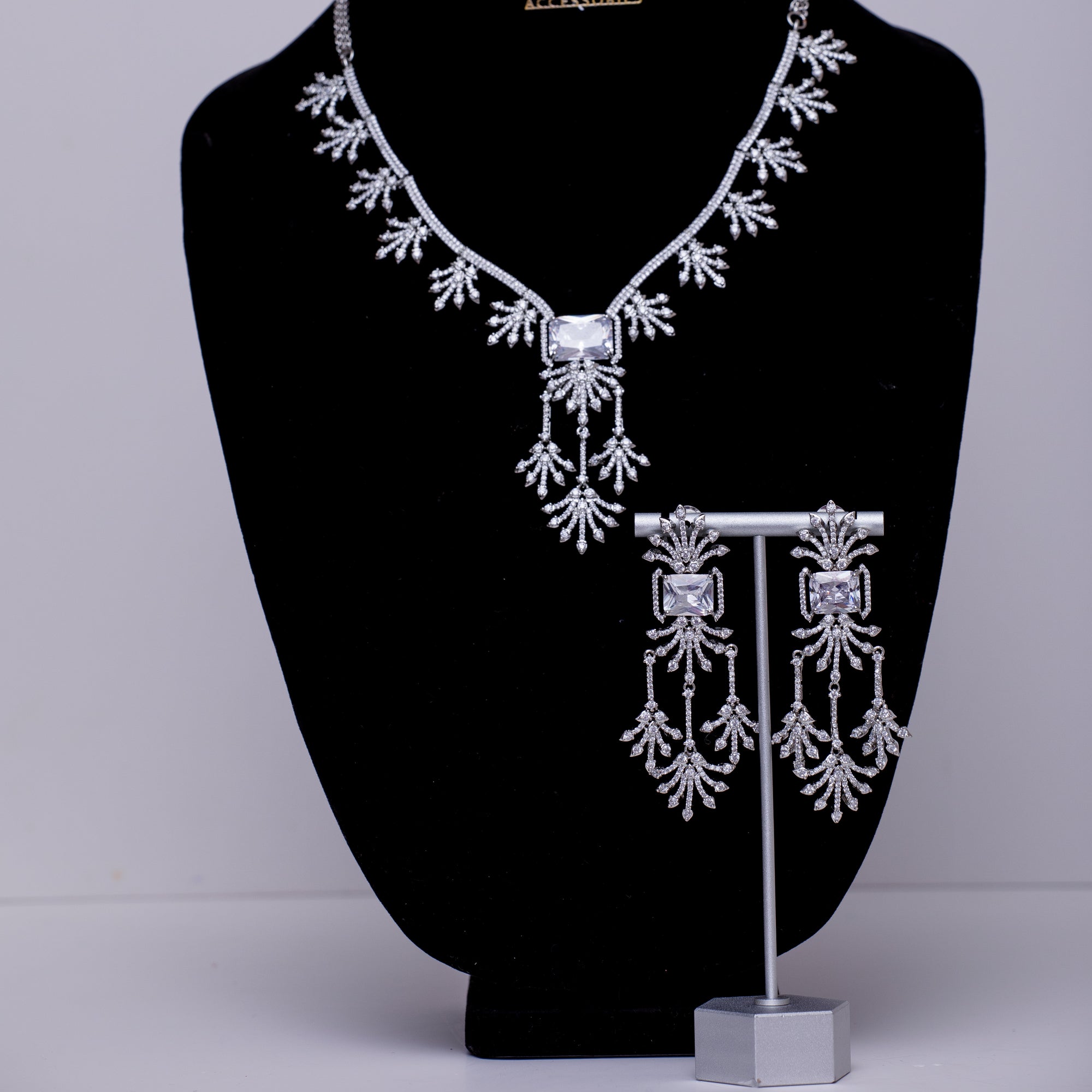 The Elena Indian two pcs earrings and necklace set