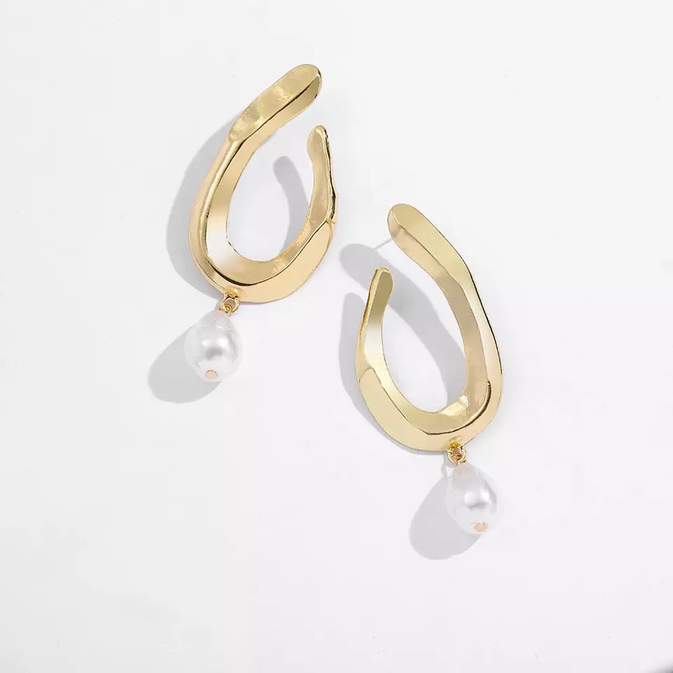 Geometric gold metal , pearl drop dangle earrings .